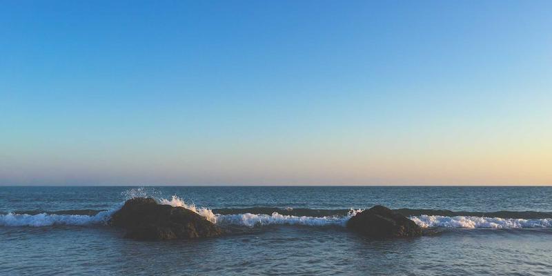 从宅文化到全球浪潮：动漫与二次元社区如何重塑萌系文化传播