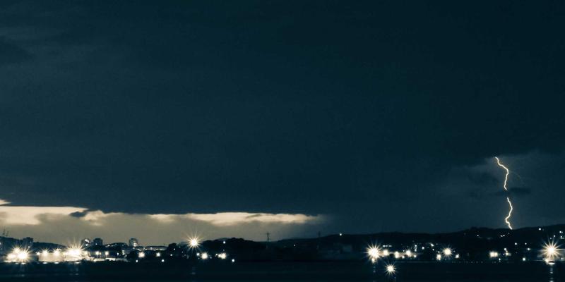 从《鬼灭之刃》到《咒术回战》：解码动漫文化破圈现象与二次元产业新浪潮