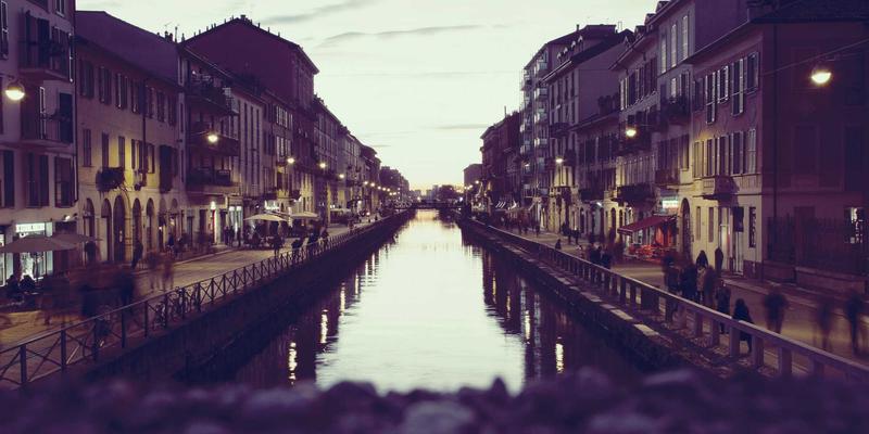 动漫异世界转生题材的泛滥与创新：从《Re:0》到《无职转生》的叙事模式深度分析